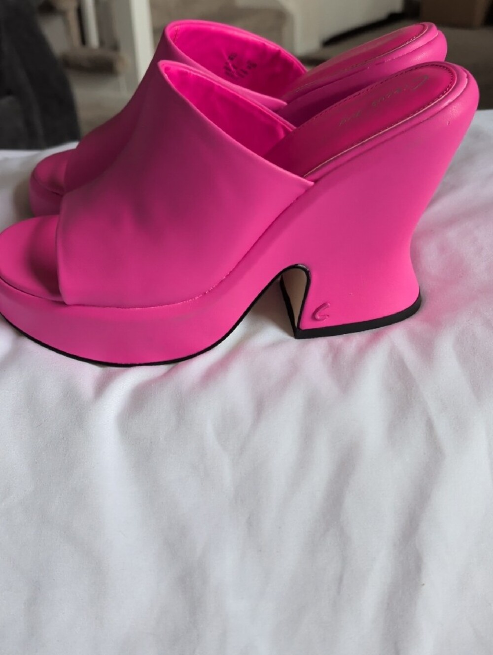 Bold Pink Platform Mules with Sculpted Heel - Picture 3 of 6